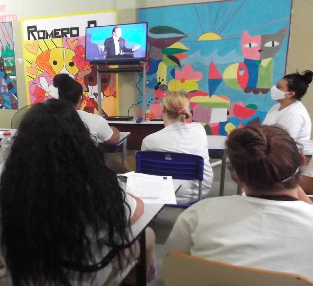 Die Justizvollzugsverwaltung in São Paulo, Brasilien, berichtete über die positive Wirkung von Prem Rawats Videopräsentationen