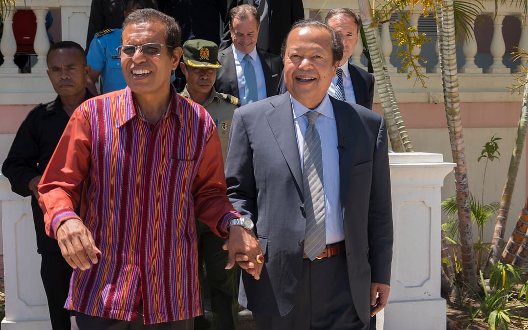 Prem Rawat porta un messaggio di pace a Timor Est, un Paese devastato dalla guerra