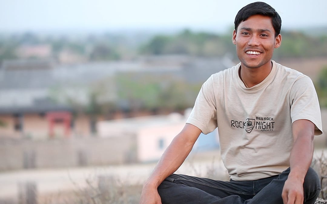 “Un très beau cadeau” : comment Food for People a permis à Suraj de réussir ses études