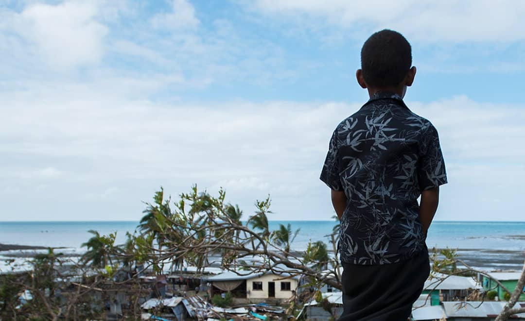 Îles Fidji : la Fondation Prem Rawat aide les habitants après le passage du cyclone Harold survenu en pleine pandémie du Covid-19