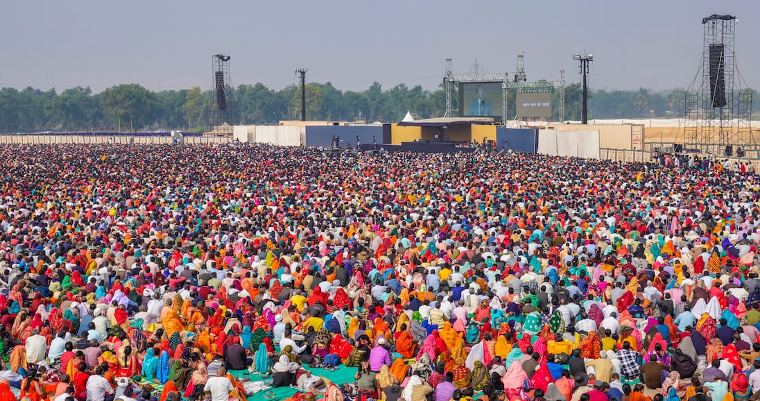 Prem Rawat achieved an attendance world record when 375,603 people came to see him deliver a lecture in India.