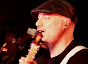 greg-singing