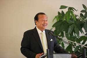 Prem Rawat shares some remarks with auction attendees