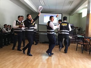Cuzco, Perú educación para la paz policía danza