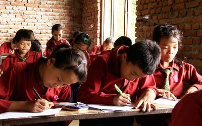 In Nepal il Programma alimentare aiuta gli studenti a prendere il diploma