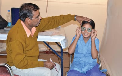 Esperança de Visão: Fundação Prem Rawat Patrocina Clínica de Olhos na Índia