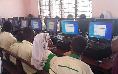 Mehr Bildungsmöglichkeiten in Ghana: Prem Rawat Foundation finanziert Computerraum