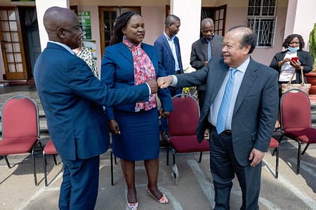 Prem Rawat fist bumps Commissioner-General MCN Chihobvu in support of the Peace Education Program at Zimbabwe Prisons