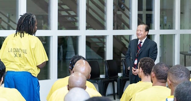 Prem Rawat meets with peace education participants at Twin Towers Correctional facility