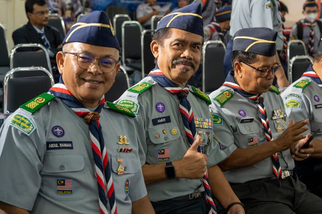 Scout Association leaders give the Peace Education Program a thumbs up