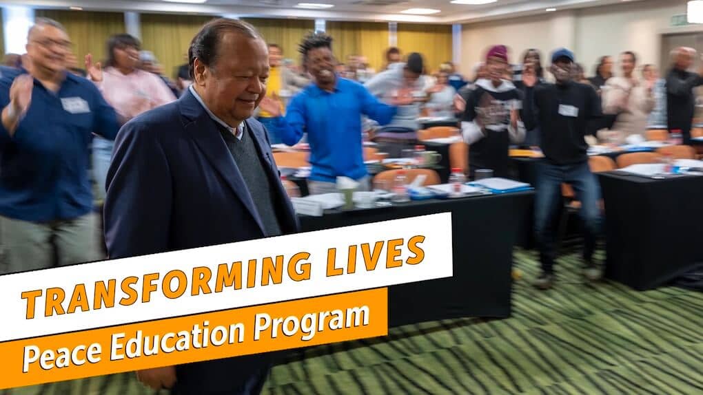 « Transformer des vies » : s’inscrire pour regarder Prem Rawat et son action pour l’Éducation à la paix