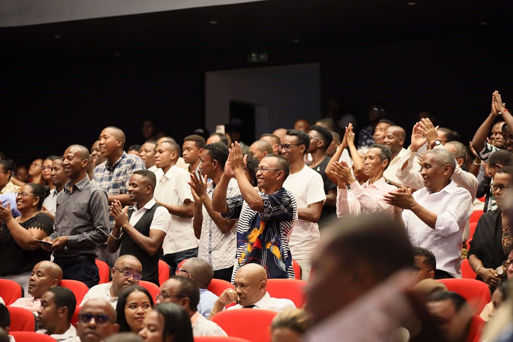 The audience cheers for Prem Rawat in Madagascar
