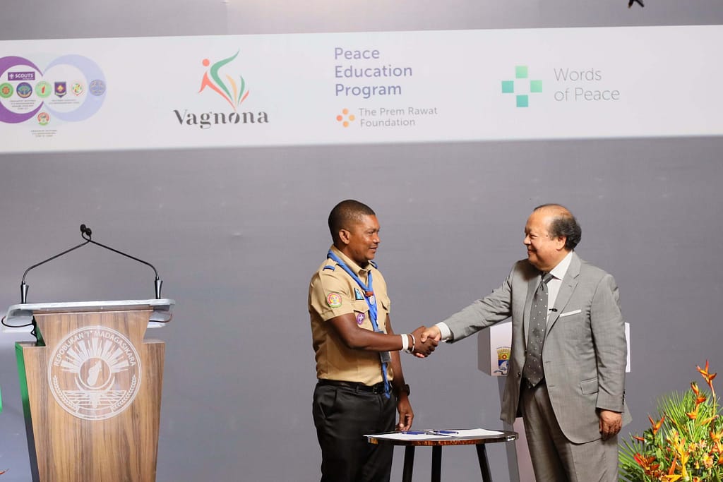 Madagascar Scouts sign MOU to offer Peace Education Program